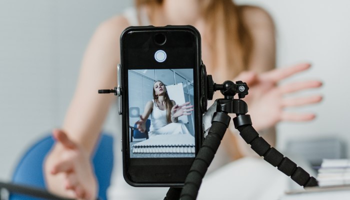 Muestra personas y emociones